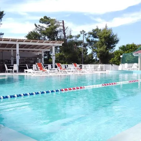 Villaggio Elisena פארק נופש 3*