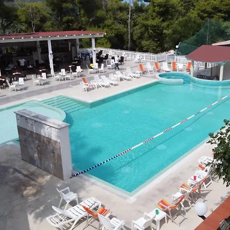 Prázdninový areál Villaggio Elisena 3*