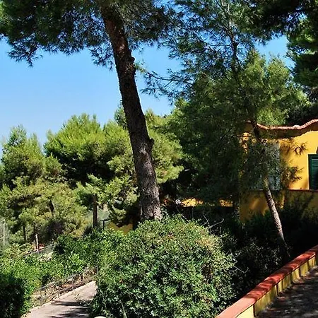 Villaggio Elisena פארק נופש ויאסטה